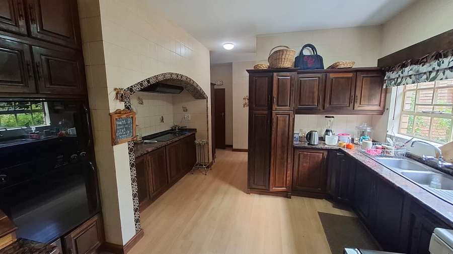 6 Bedroom Property for Sale in Mooivallei Park North West